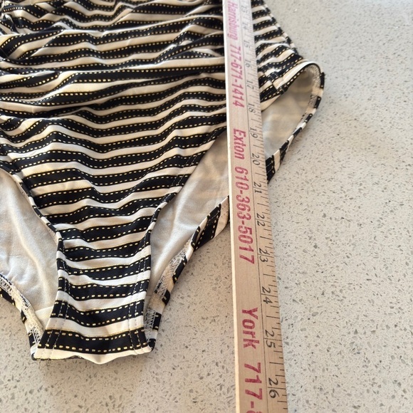 Nip Tuck Swimsuit Size 12 Twist Front One Piece Black Gold Ivory Multifit Cup - Picture 11 of 13